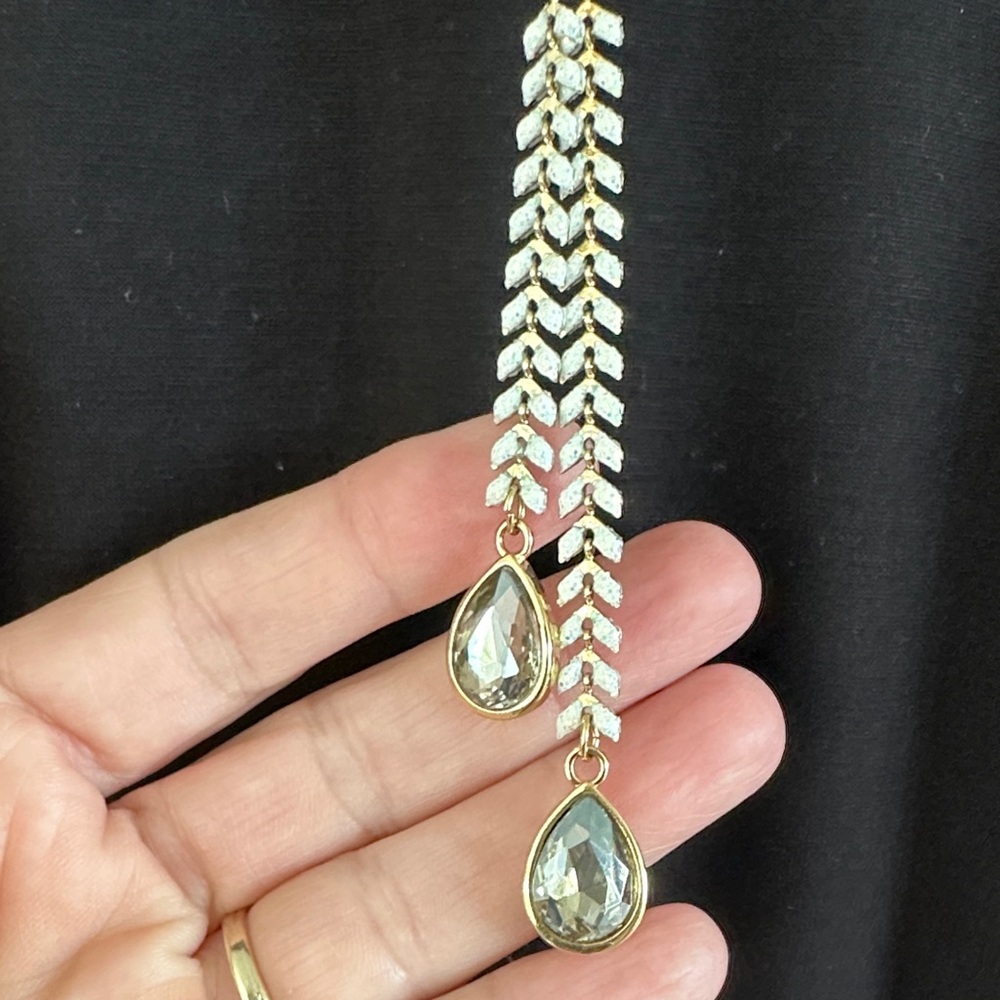Elegant Silver Pendant Necklace